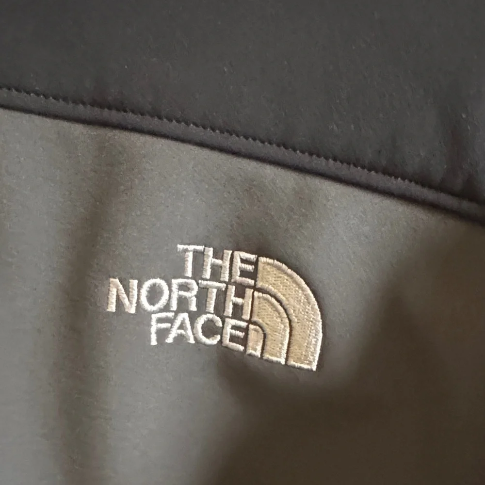 The North Face Men's Dual-Tone Performance Jacket - Picture 3 of 3